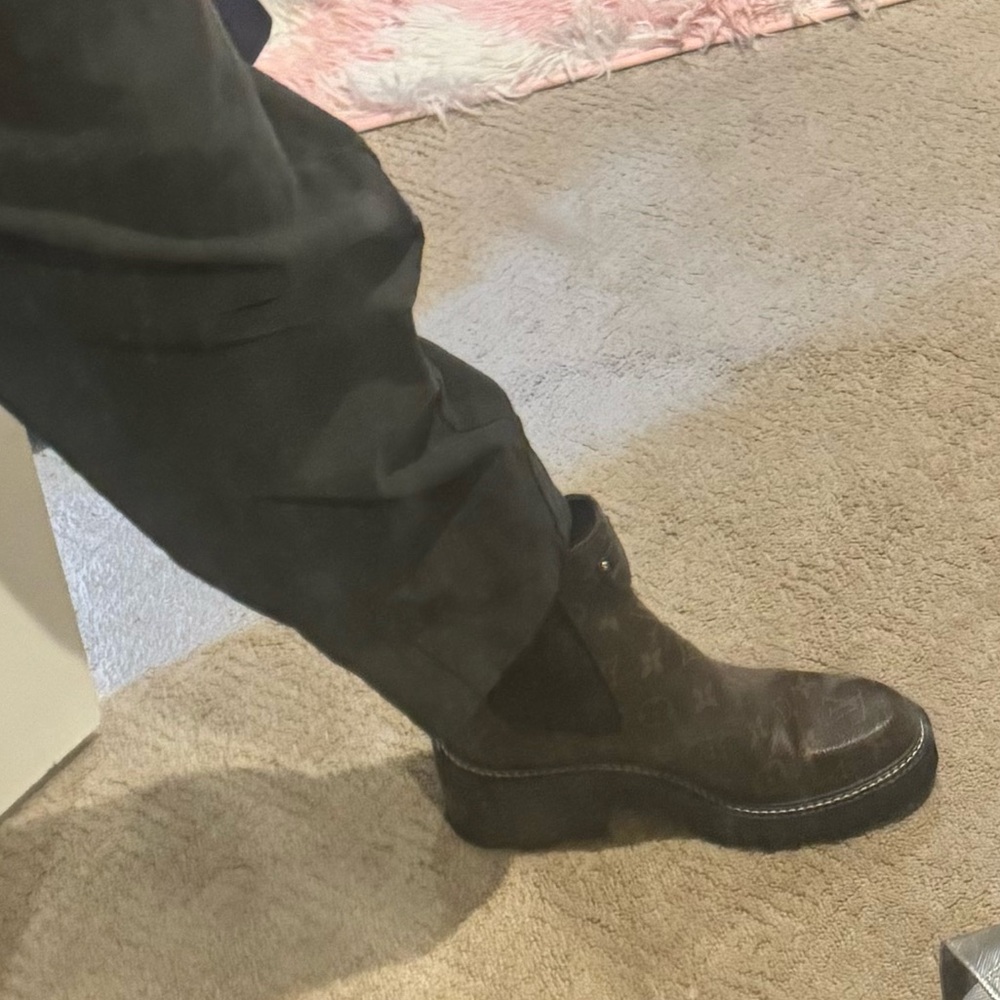 Louis Vuitton Laureate Chelsea Boots Monogram – 39/8.5 RARE & Discontinued 🦄 - Picture 8 of 9